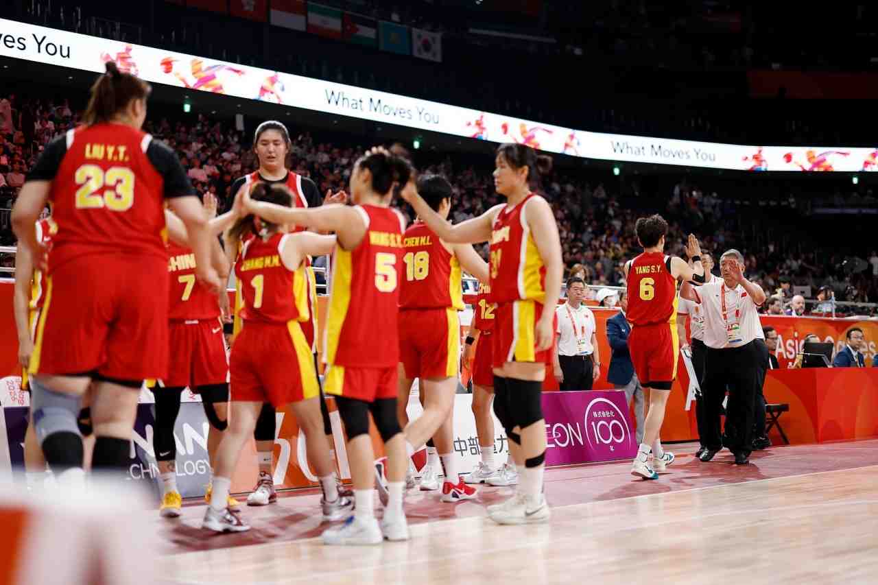 亚运半场战报-中国女篮53-18印尼 张子宇12分 罗欣棫14+4