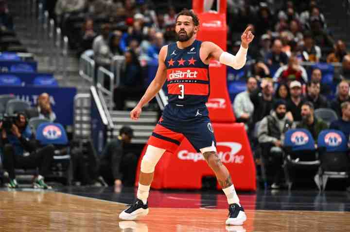 特雷·杨:已精通造犯规艺术 这招确实挺招人恨