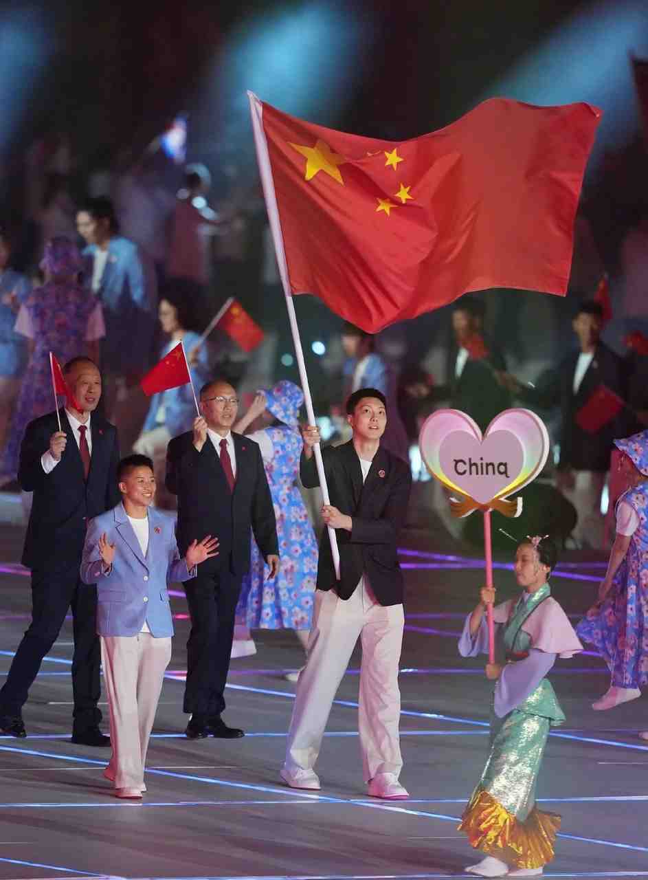 杨毅：刚宣布胡明轩当旗手男篮就惨败 还能打领导的脸再狠点吗