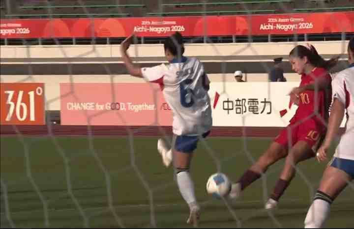 这球漂亮！王妍雯兜射破门完成梅开二度！中国女足2-0领先菲律宾